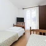 Apartments Holiday Zaboric * ザボリッチ
