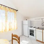 Apartments Holiday Zaboric アパート *